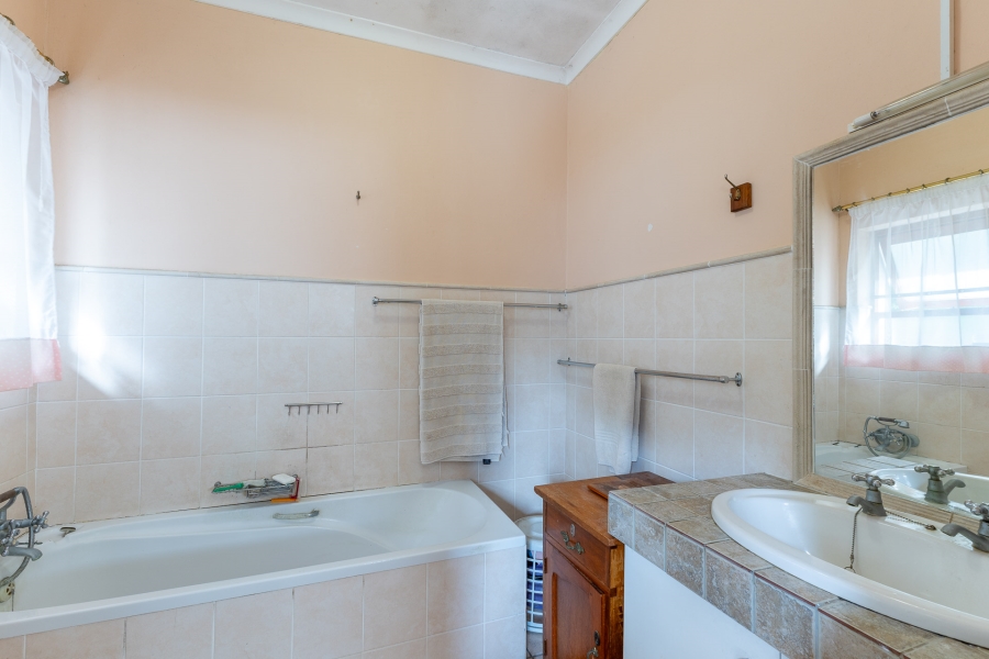 4 Bedroom Property for Sale in Stilbaai Oos Western Cape